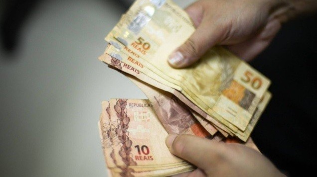Entenda o Reajuste do Salário Mínimo e Seu Impacto em Fevereiro Entenda o Reajuste do Salário Mínimo e Seu Impacto em Fevereiro