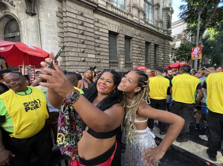 Fãs de Ivete Sangalo aguardam ansiosos pelo show no Circuito Preta Gil Fãs de Ivete Sangalo aguardam ansiosos pelo show no Circuito Preta Gil