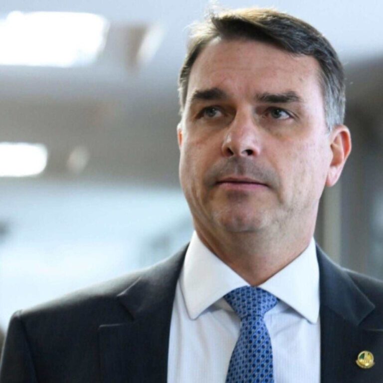 Flávio Bolsonaro e o Desafio de Gutemberg Fonseca no RJ: Uma Relação Complicada