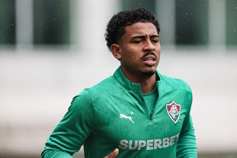 Fluminense Alivia Folha Salarial e Intensifica Busca por Denis Bouanga Fluminense Alivia Folha Salarial e Intensifica Busca por Denis Bouanga