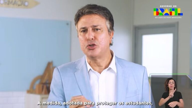 Ministro Camilo Santana Celebra Avanços na Educação em Pronunciamento na TV Ministro Camilo Santana Celebra Avanços na Educação em Pronunciamento na TV