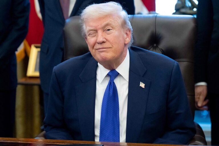 O Impacto da Barreira Comercial de Trump Sobre a Economia dos EUA: Um Ano Depois