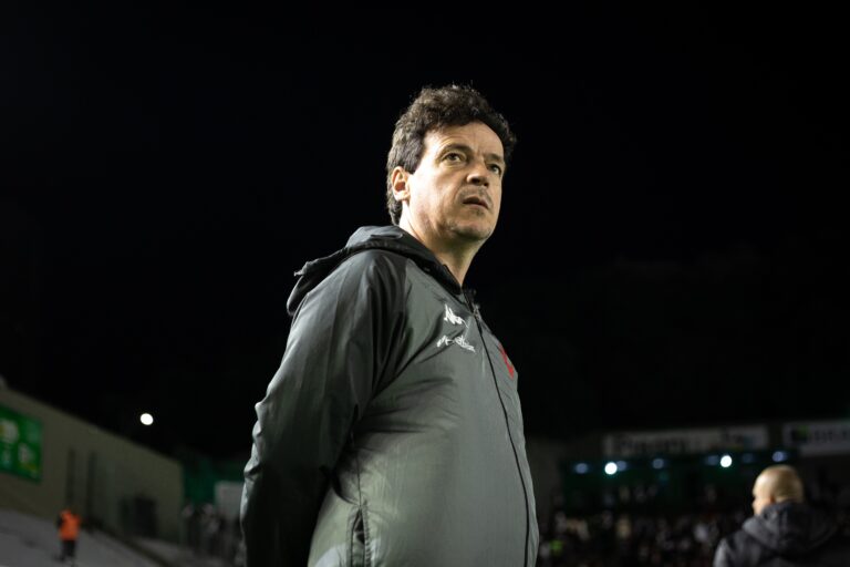 Reinvenção do Vasco: Desafios Após Saídas de Coutinho, Rayan e Vegetti Reinvenção do Vasco: Desafios Após Saídas de Coutinho, Rayan e Vegetti