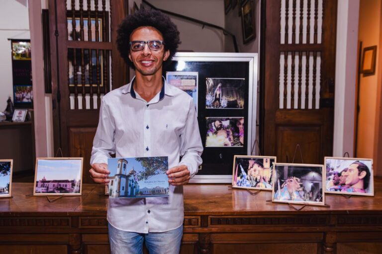 Retratos de Oliveira: O Livro que Revela a Cultura e a História da Cidade Retratos de Oliveira: O Livro que Revela a Cultura e a História da Cidade