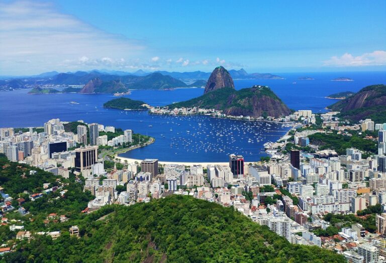 Rio de Janeiro: Cidade como Documento Histórico e Cultural Rio de Janeiro: Cidade como Documento Histórico e Cultural