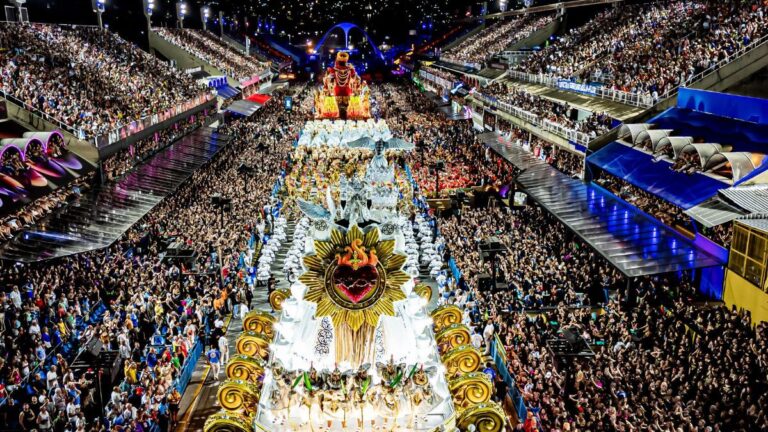 Rio de Janeiro se prepara para receber 8 milhões de foliões no carnaval 2024 Rio de Janeiro se prepara para receber 8 milhões de foliões no carnaval 2024