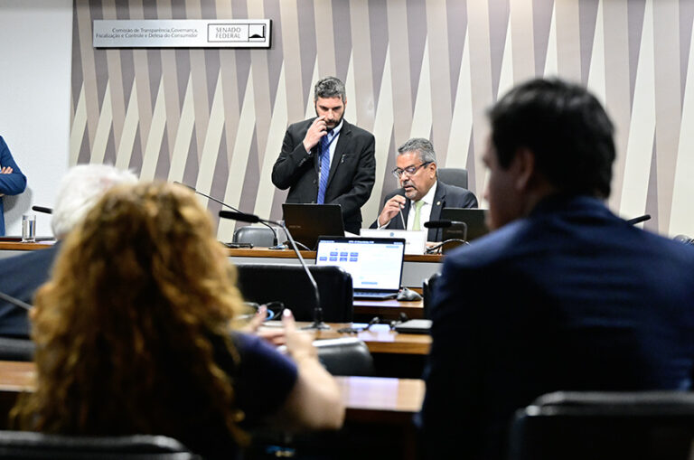 Senadores Investigam Repasse de Verbas para Escolas de Samba no RJ