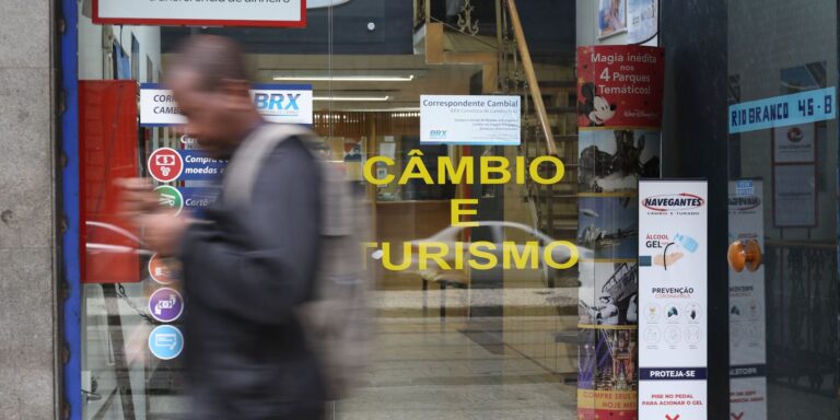 Setor de Serviços Enfrenta Queda de 0,4% em Dezembro, Aponta IBGE Setor de Serviços Enfrenta Queda de 0,4% em Dezembro, Aponta IBGE