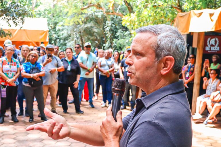 Terra dos Dinos: Evento Reforça Turismo no Rio com 250 Guias Reunidos Terra dos Dinos: Evento Reforça Turismo no Rio com 250 Guias Reunidos