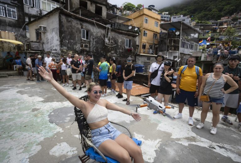 Turismo na Rocinha: O Crescimento Impulsionado por Drones e Novas Experiências Turismo na Rocinha: O Crescimento Impulsionado por Drones e Novas Experiências