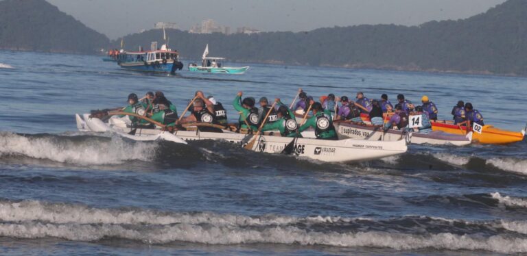 A Volta à Ilha de Santo Amaro: Tradição e Emoção na Canoa Havaiana A Volta à Ilha de Santo Amaro: Tradição e Emoção na Canoa Havaiana
