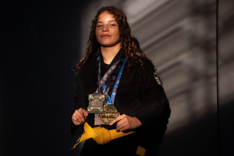 Alycia: A Jovem Luta Contra a AME Para Brilhar no Jiu-Jitsu Alycia: A Jovem Luta Contra a AME Para Brilhar no Jiu-Jitsu
