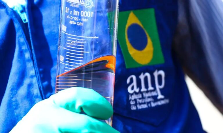ANP Realiza Fiscalização em Distribuidoras de Combustíveis no RJ para Investigar Lucros ANP Realiza Fiscalização em Distribuidoras de Combustíveis no RJ para Investigar Lucros