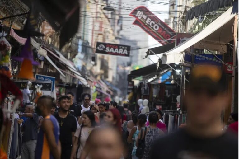 Confiança do Consumidor no Rio cai, mas Expectativa de Emprego Melhora Confiança do Consumidor no Rio cai, mas Expectativa de Emprego Melhora