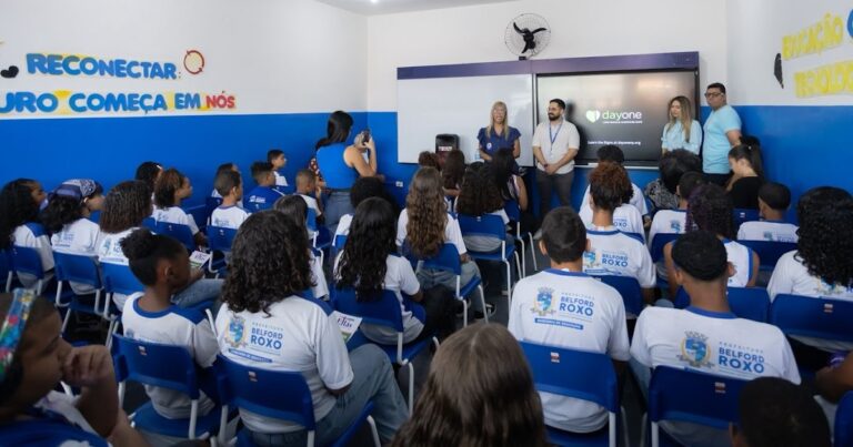 Escola Municipal Ernesto Pinheiro Barcelos Implementa Programa ‘Rio Lilás’ de Combate à Violência Doméstica Escola Municipal Ernesto Pinheiro Barcelos Implementa Programa 'Rio Lilás' de Combate à Violência Do