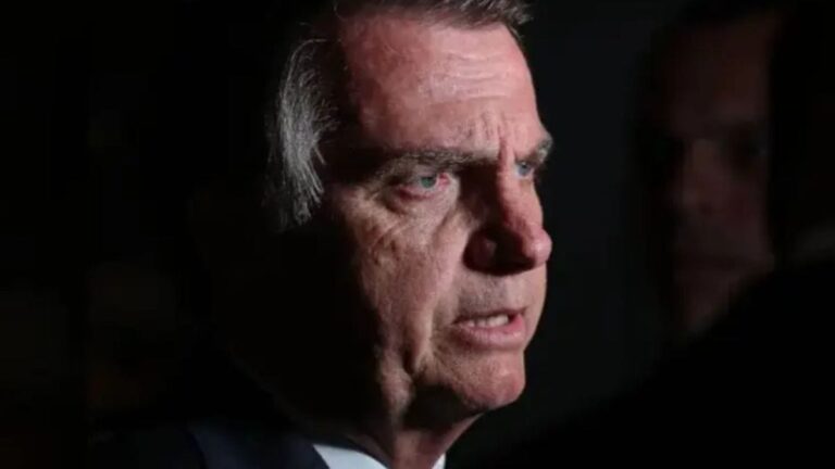 Estado de Saúde de Jair Bolsonaro: Carlos Atualiza Situação Crítica Estado de Saúde de Jair Bolsonaro: Carlos Atualiza Situação Crítica