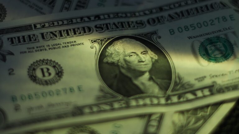 Guerra no Irã Impacta Mercado: Dólar Atinge R$ 5,20 e Petróleo em Alta