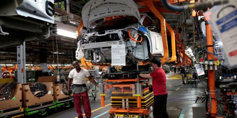 Inflação da Indústria Cai 0,25% em Fevereiro: Impactos e Análises