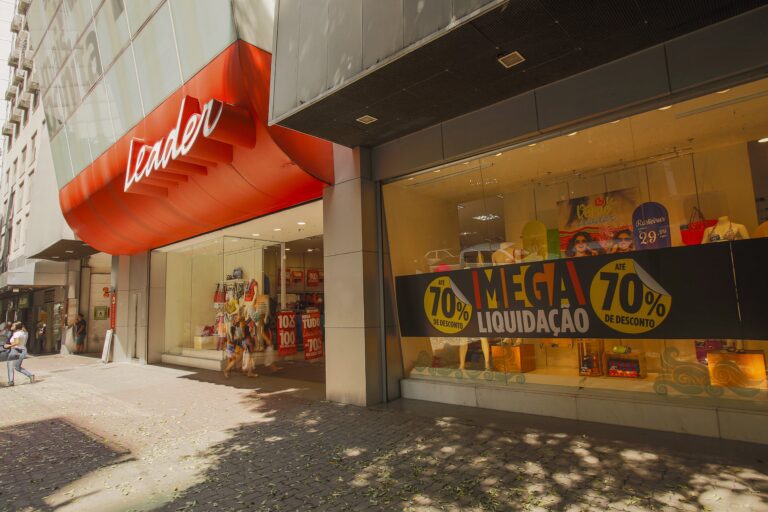 Marca Leader vai a leilão para quitar dívida de R$ 1 bilhão e marca um triste capítulo no varejo Marca Leader vai a leilão para quitar dívida de R$ 1 bilhão e marca um triste capítulo no varejo