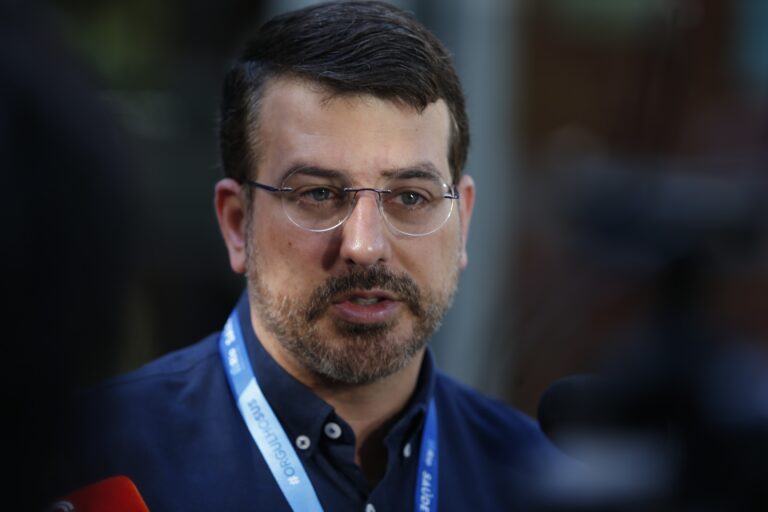 Prefeitura do Rio pode fechar serviços de saúde devido a dívida de R$ 1,3 bilhão do estado Prefeitura do Rio pode fechar serviços de saúde devido a dívida de R$ 1,3 bilhão do estado