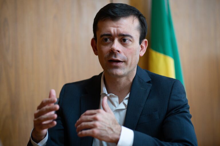 Queda nas Taxas de Juros Futuros Após Atuação do Tesouro Nacional Queda nas Taxas de Juros Futuros Após Atuação do Tesouro Nacional