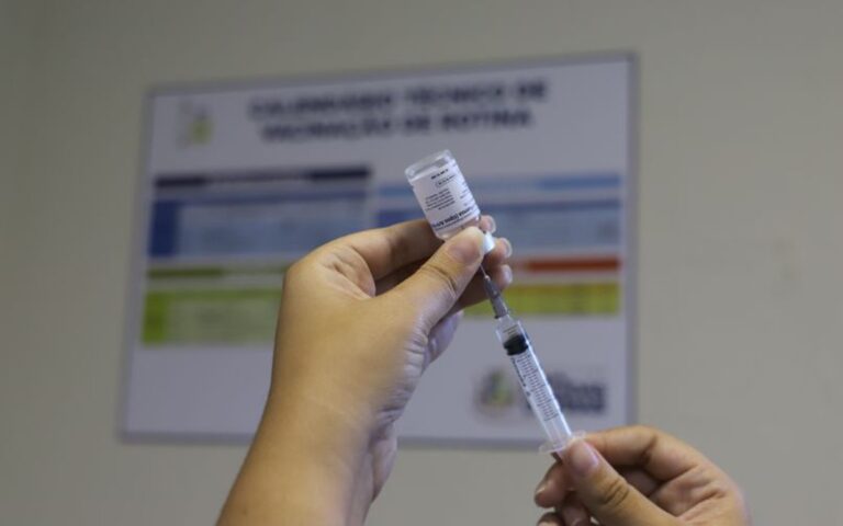 Rio das Ostras Reabre Salas de Vacina e Organiza Atendimentos Rio das Ostras Reabre Salas de Vacina e Organiza Atendimentos
