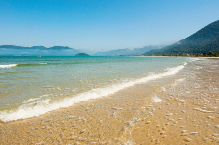 Ubatuba: Entre os 10 Destinos Mais Buscados para Hospedagem no Brasil Ubatuba: Entre os 10 Destinos Mais Buscados para Hospedagem no Brasil