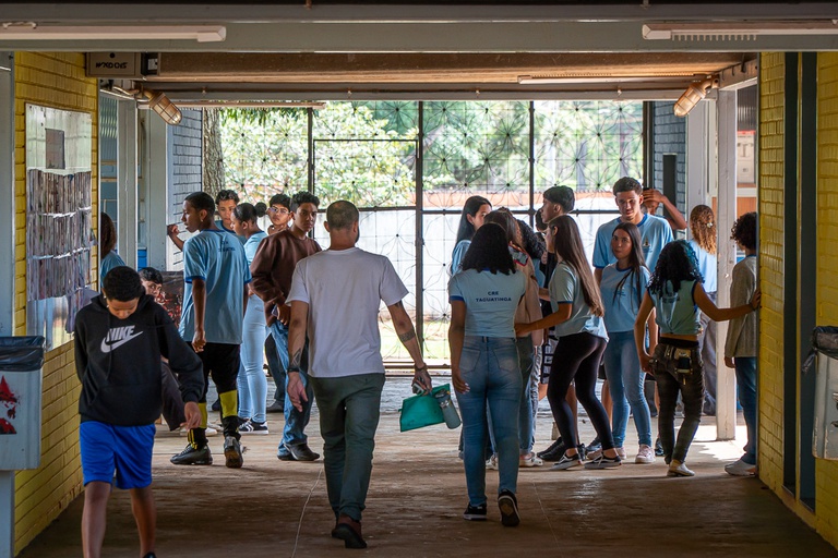 Abandono Escolar no RJ Cai 14% Após Dois Anos do Programa Pé-de-Meia Abandono Escolar no RJ Cai 14% Após Dois Anos do Programa Pé-de-Meia