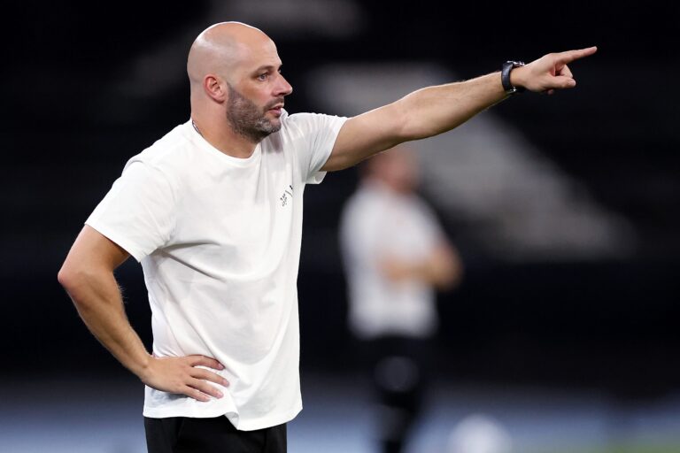 Análise: Franclim Carvalho e a Necessidade de Objetividade no Ataque do Botafogo Análise: Franclim Carvalho e a Necessidade de Objetividade no Ataque do Botafogo