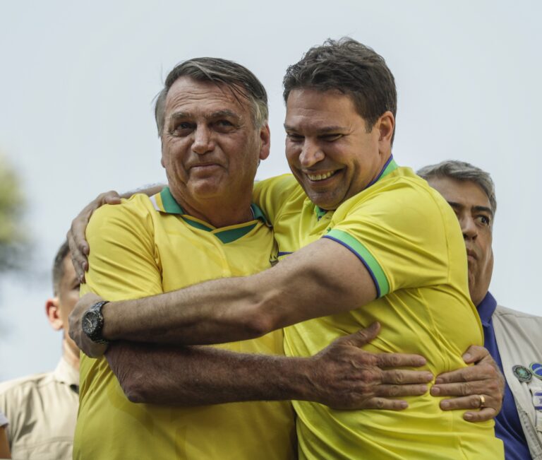 Bolsonaro Elogia Política de Trump Enquanto Aliado é Preso nos EUA Bolsonaro Elogia Política de Trump Enquanto Aliado é Preso nos EUA