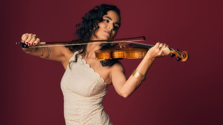 Carol Panesi Explora a Diversidade Cultural Brasileira em Novo Show no SESC Tijuca Carol Panesi Explora a Diversidade Cultural Brasileira em Novo Show no SESC Tijuca