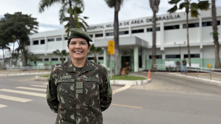 Cláudia Cacho: Primeira General do Exército Brasileiro Assume Hospital em Brasília Cláudia Cacho: Primeira General do Exército Brasileiro Assume Hospital em Brasília