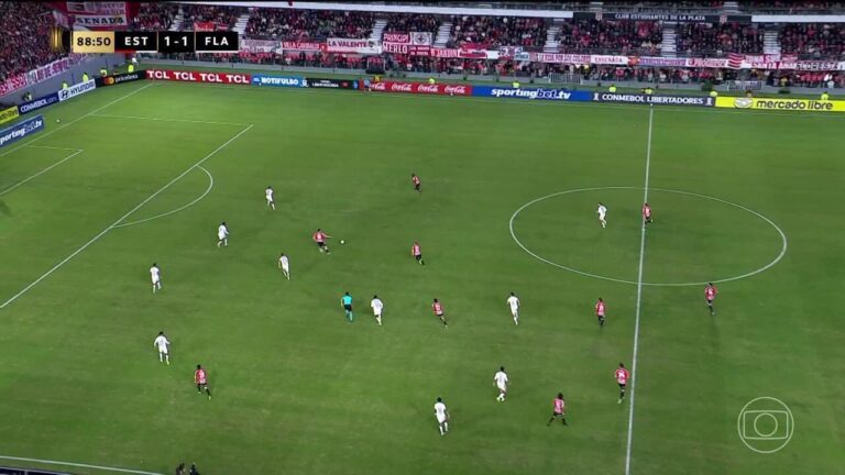 Defesa Brilhante: Edwuin Cetré Salva Estudiantes em Confronto Contra o Flamengo Defesa Brilhante: Edwuin Cetré Salva Estudiantes em Confronto Contra o Flamengo
