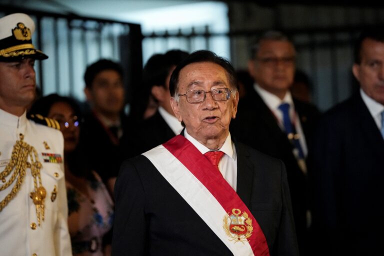 Eleições no Peru: Crises Políticas e os Desafios da ‘Economia Zumbi’ Eleições no Peru: Crises Políticas e os Desafios da 'Economia Zumbi'