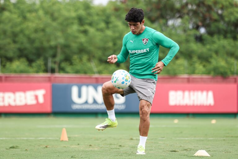 Fluminense Sem Canobbio: Desafios na Ponta Direita Contra o Corinthians Fluminense Sem Canobbio: Desafios na Ponta Direita Contra o Corinthians