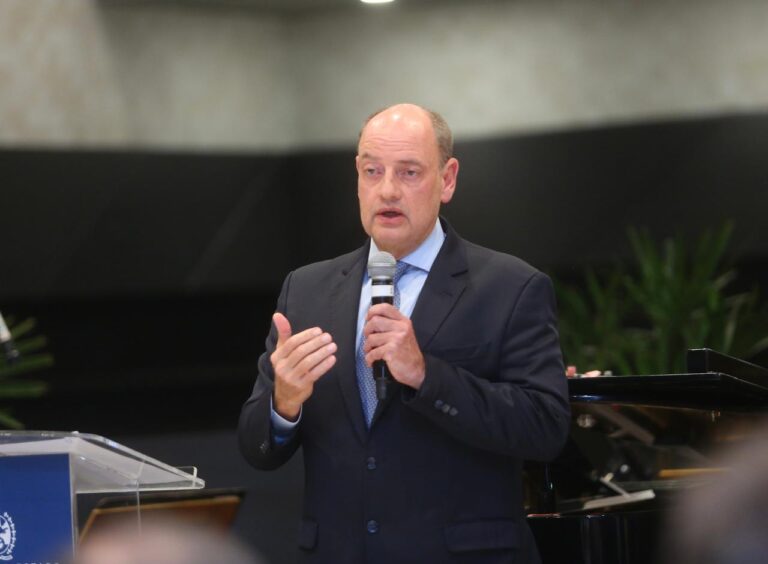 Governador Interino do RJ Limita Cargos comissionados e Intensifica Exonerações Governador Interino do RJ Limita Cargos comissionados e Intensifica Exonerações