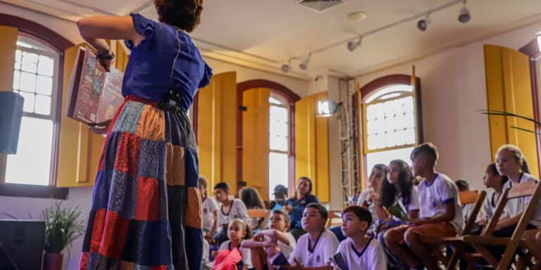 Novas Tecnologias Transformam a Arte de Contar Histórias Novas Tecnologias Transformam a Arte de Contar Histórias