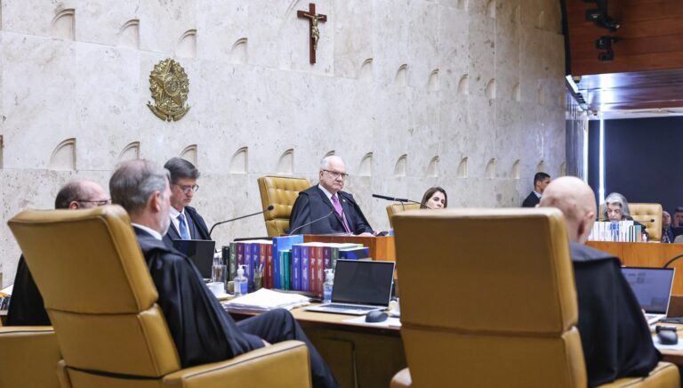 O Julgamento do STF: Reflexo da Contaminação Política no Judiciário O Julgamento do STF: Reflexo da Contaminação Política no Judiciário