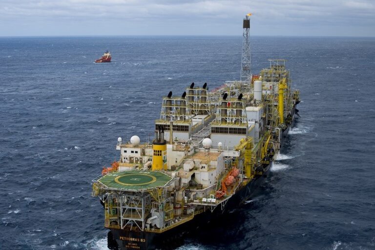OAB-RJ Solicita Inclusão de Estudo sobre Redistribuição de Royalties do Petróleo no STF OAB-RJ Solicita Inclusão de Estudo sobre Redistribuição de Royalties do Petróleo no STF