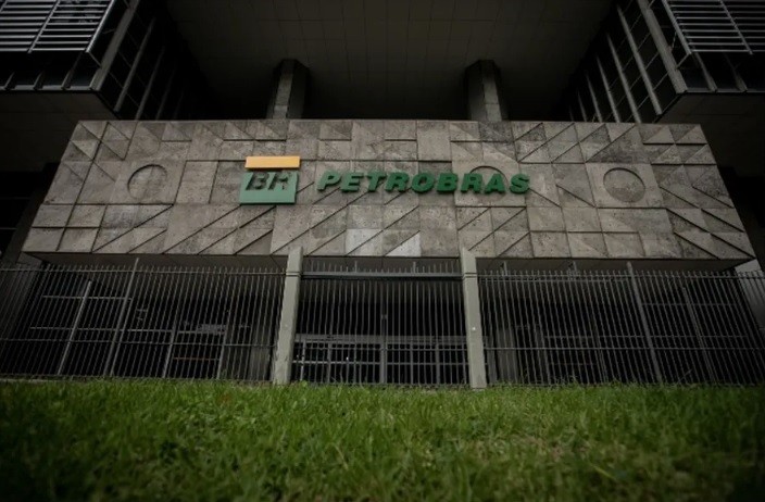 Petrobras Anuncia Parcelamento do Reajuste no Preço do Querosene de Aviação Petrobras Anuncia Parcelamento do Reajuste no Preço do Querosene de Aviação