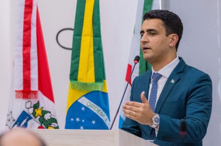 Renúncia de JHC à Prefeitura de Maceió Agita Disputas Eleitorais em Alagoas Renúncia de JHC à Prefeitura de Maceió Agita Disputas Eleitorais em Alagoas