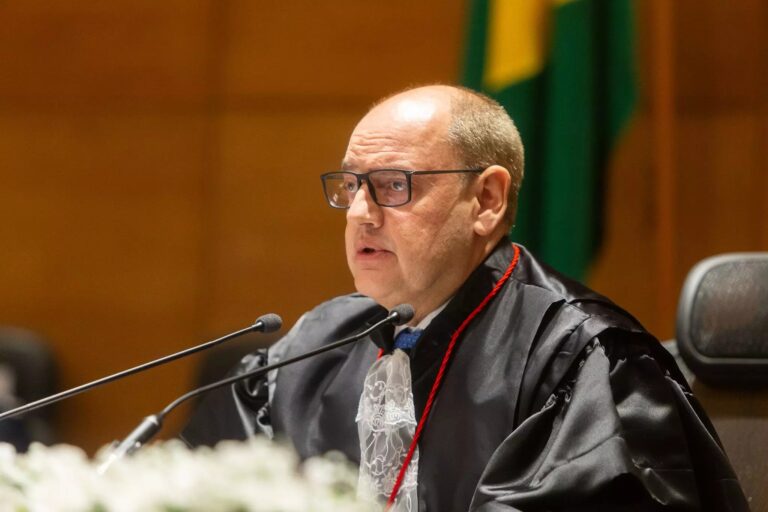 Ricardo Couto Anuncia Pente-Fino em Contratos e Servidores no Rio de Janeiro Ricardo Couto Anuncia Pente-Fino em Contratos e Servidores no Rio de Janeiro