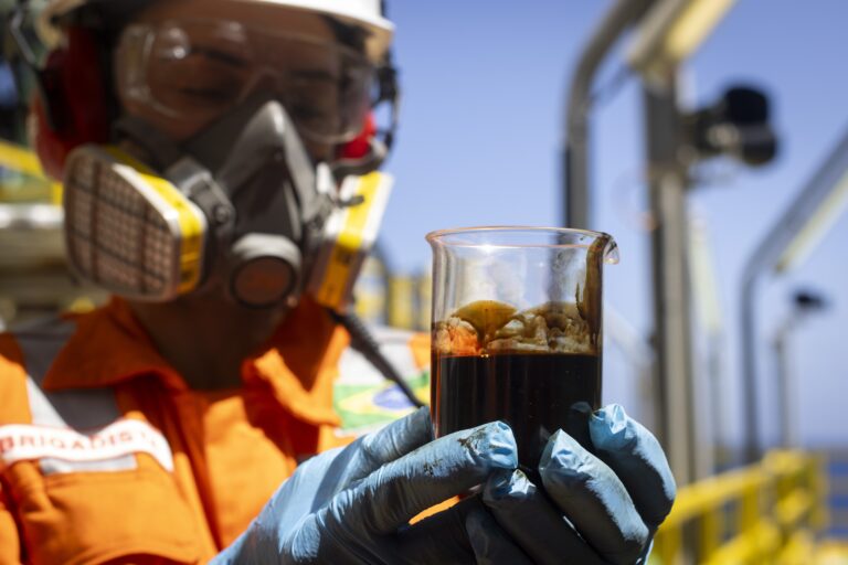 Royalties do Petróleo: Proposta de Acordo entre Estados e Municípios em Jogo