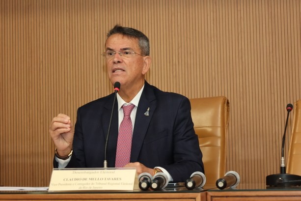TRE-RJ se Prepara para Eleições Diretas: Entrevista com o Presidente do Tribunal TRE-RJ se Prepara para Eleições Diretas: Entrevista com o Presidente do Tribunal