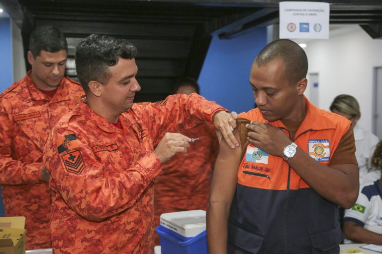 Campanha de Vacinação do CBMERJ: Imunização e Orientações de Saúde à População Campanha de Vacinação do CBMERJ: Imunização e Orientações de Saúde à População