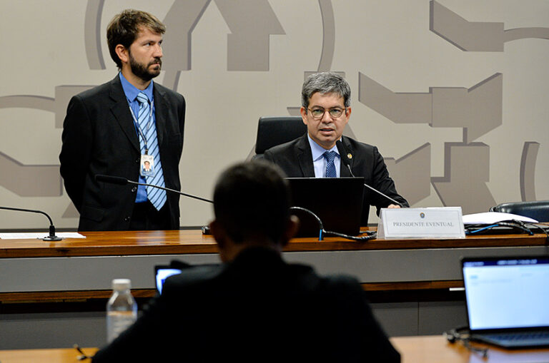 Comissão Mista Instalada para Analisar Reajuste do Piso Salarial da Educação Básica Comissão Mista Instalada para Analisar Reajuste do Piso Salarial da Educação Básica