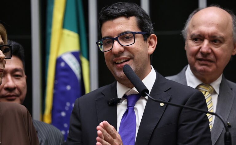 Deputado Marcelo Queiroz é suspeito de fraudes de R$ 200 milhões, revela Polícia Federal Deputado Marcelo Queiroz é suspeito de fraudes de R$ 200 milhões, revela Polícia Federal