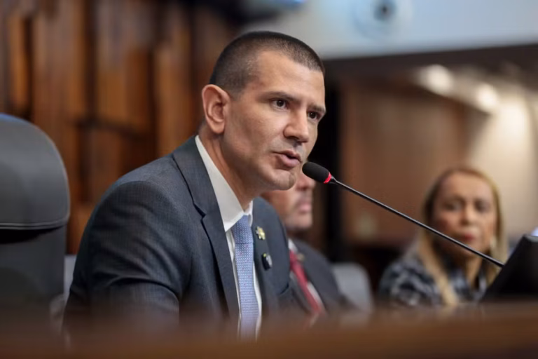 Douglas Ruas Cria Comissão Especial para Fiscalizar Gastos Públicos no Rio de Janeiro Douglas Ruas Cria Comissão Especial para Fiscalizar Gastos Públicos no Rio de Janeiro