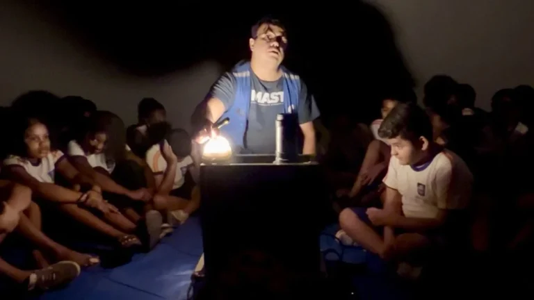 Alunos da rede municipal de Nova Iguaçu ampliam aprendizado com planetário na escola Alunos da rede municipal de Nova Iguaçu ampliam aprendizado com planetário na escola