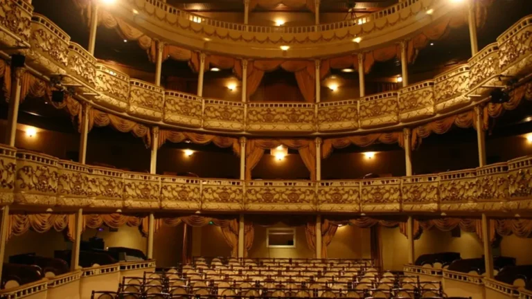Theatro Municipal de Niterói: 142 Anos de História e Cultura Preservada Theatro Municipal de Niterói: 142 Anos de História e Cultura Preservada
